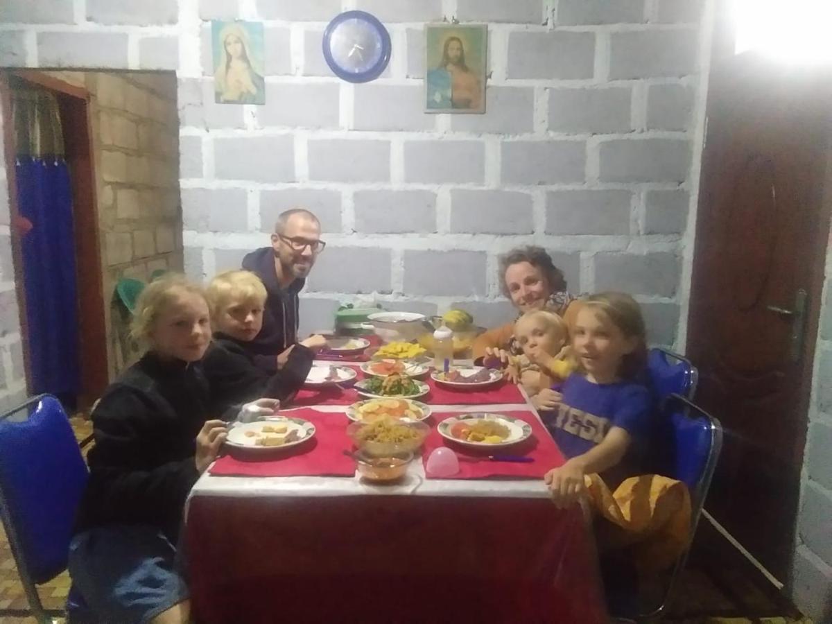 Arnolds Familly Homestay Bajawa Dış mekan fotoğraf