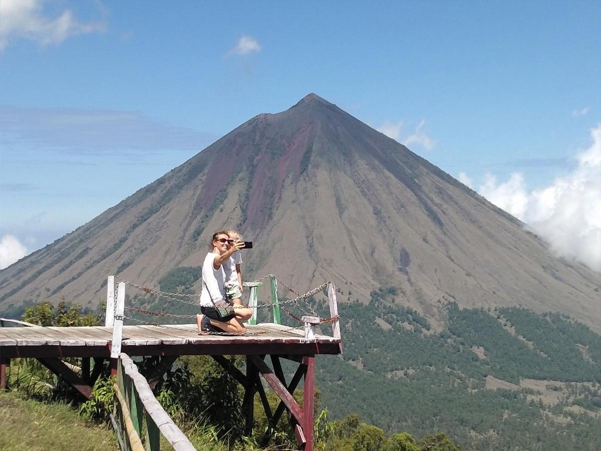Arnolds Familly Homestay Bajawa Dış mekan fotoğraf