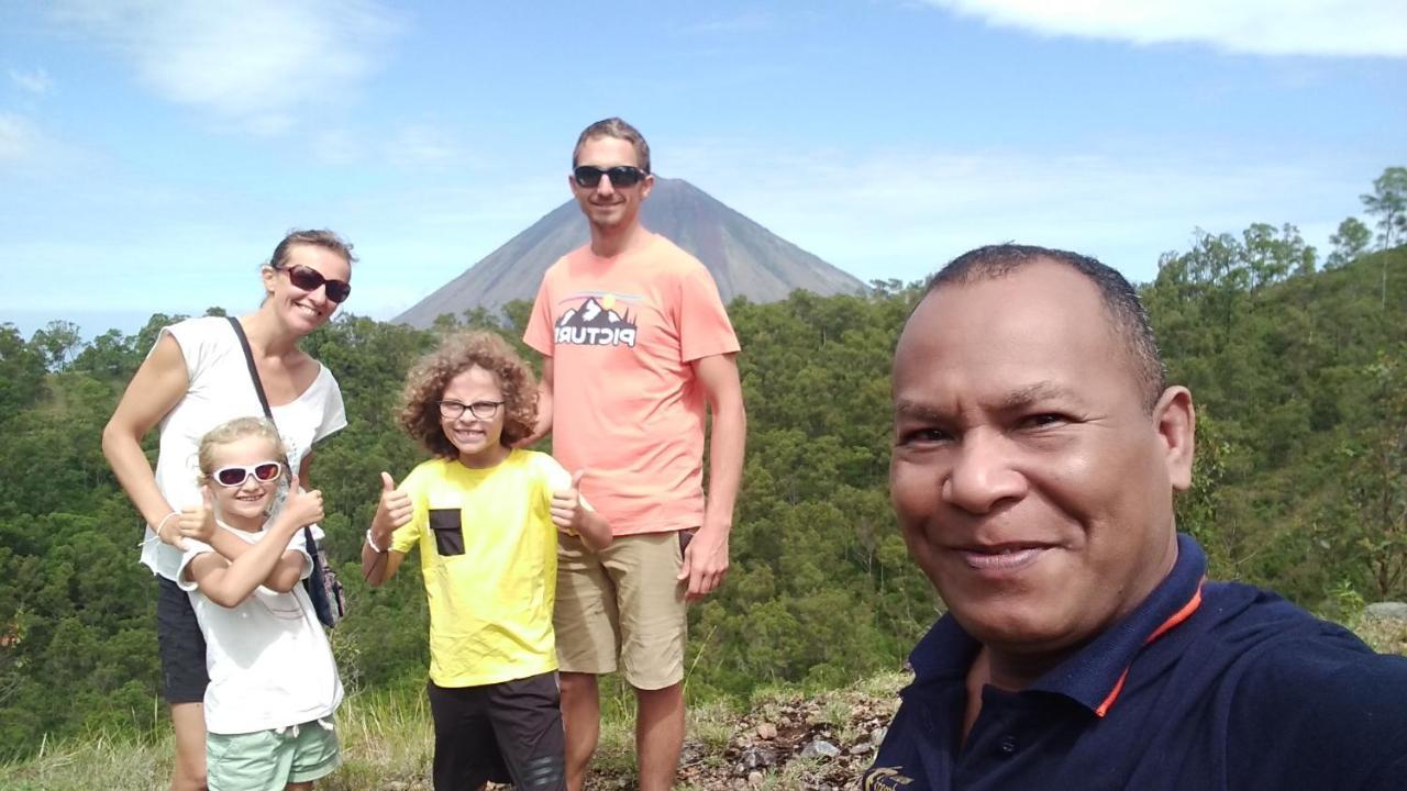Arnolds Familly Homestay Bajawa Dış mekan fotoğraf