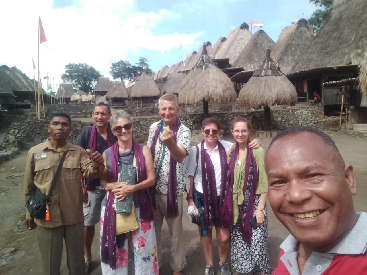 Arnolds Familly Homestay Bajawa Dış mekan fotoğraf
