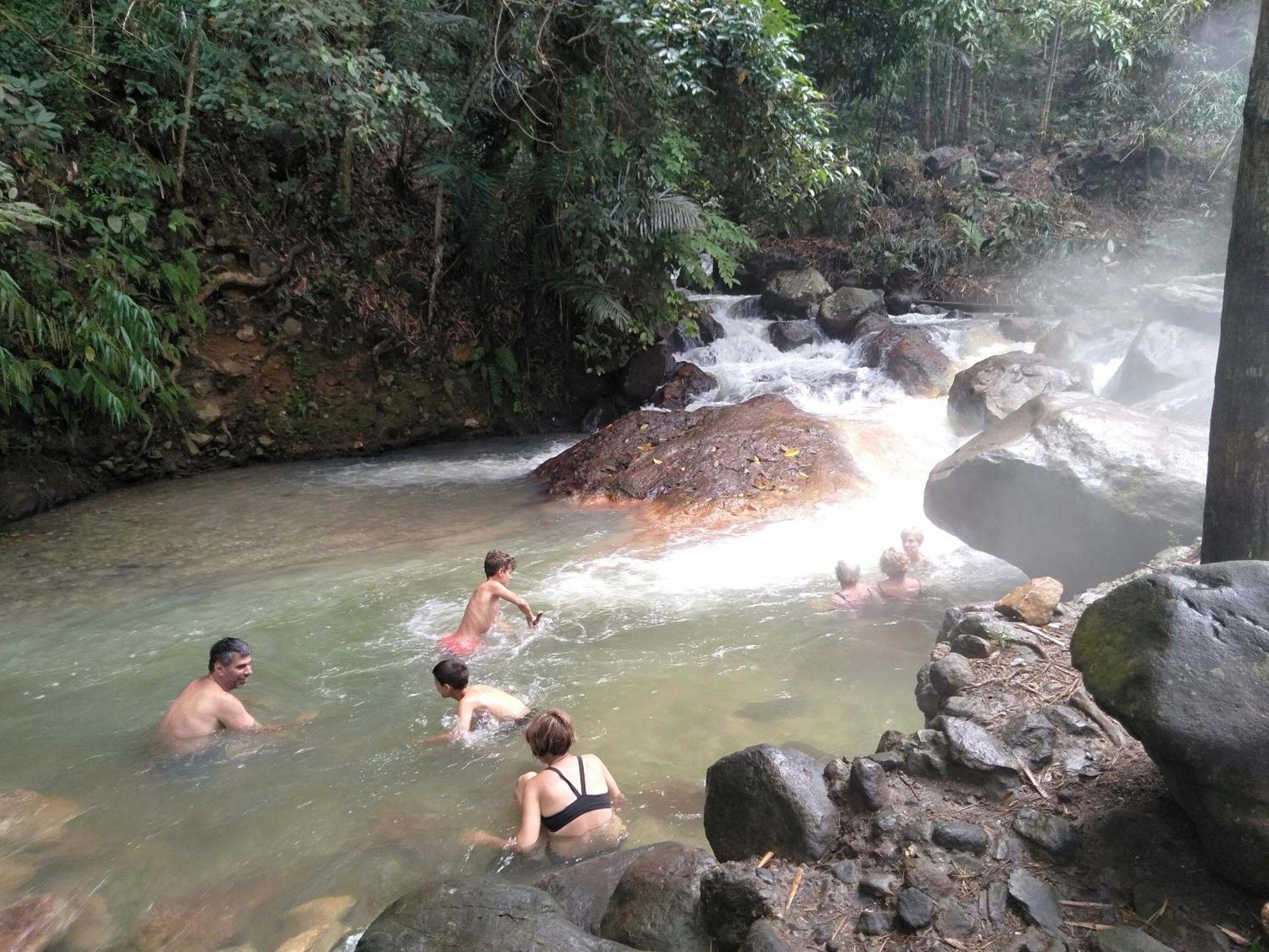Arnolds Familly Homestay Bajawa Dış mekan fotoğraf