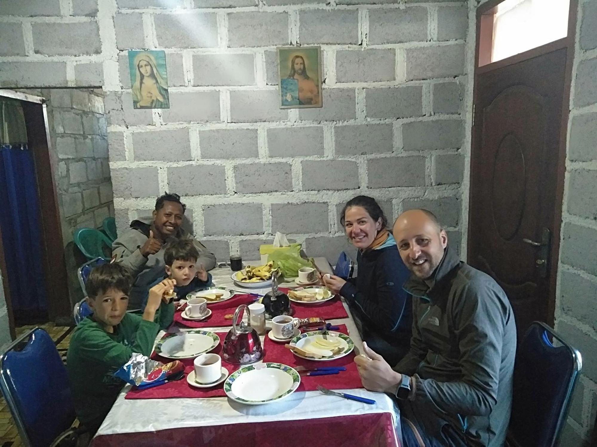 Arnolds Familly Homestay Bajawa Oda fotoğraf